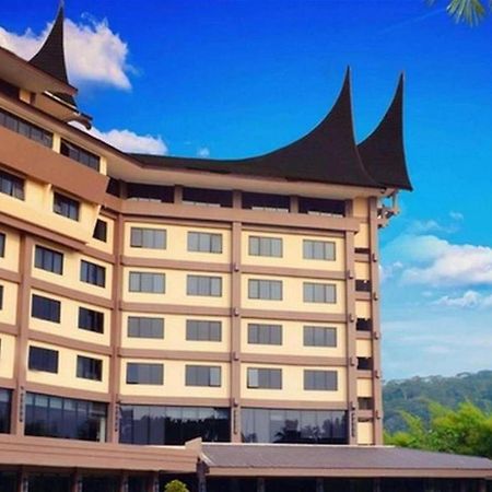 Kyriad Bumiminang Hotel Паданг Екстериор снимка