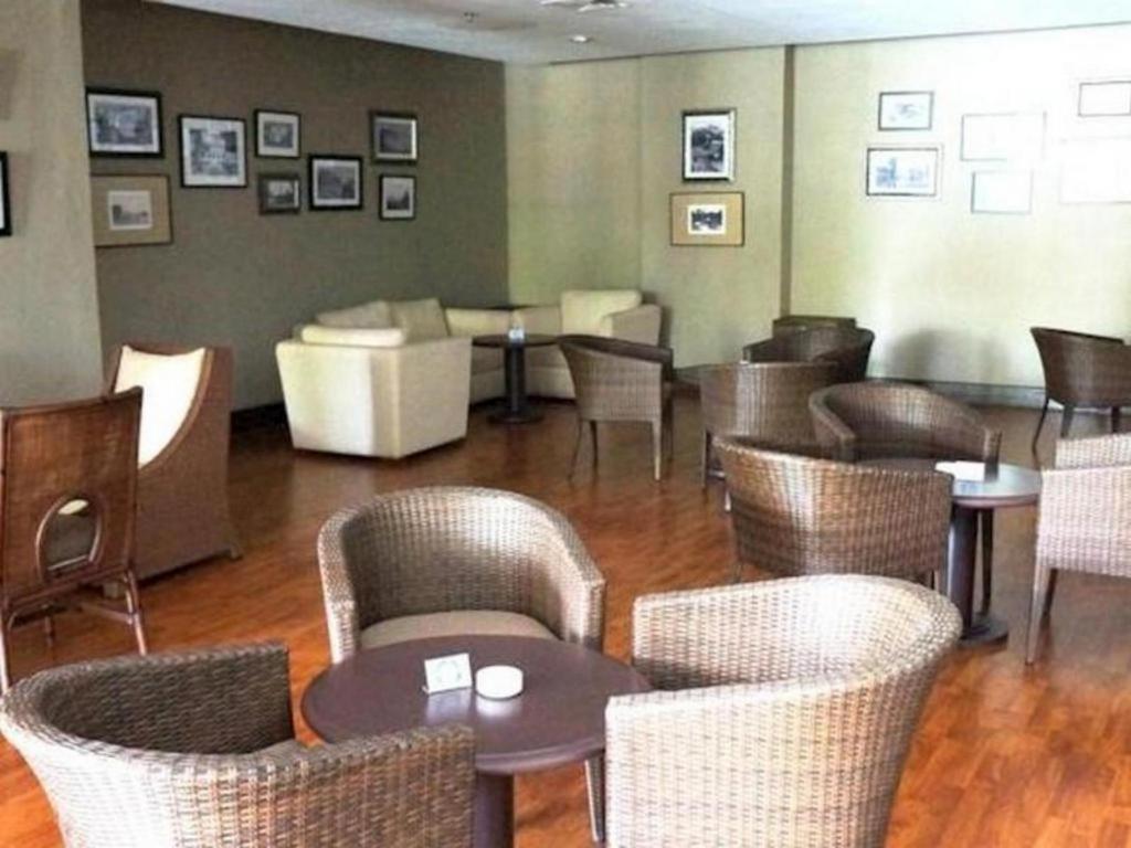 Kyriad Bumiminang Hotel Паданг Екстериор снимка