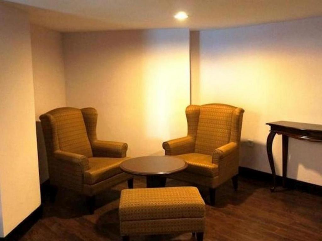 Kyriad Bumiminang Hotel Паданг Екстериор снимка