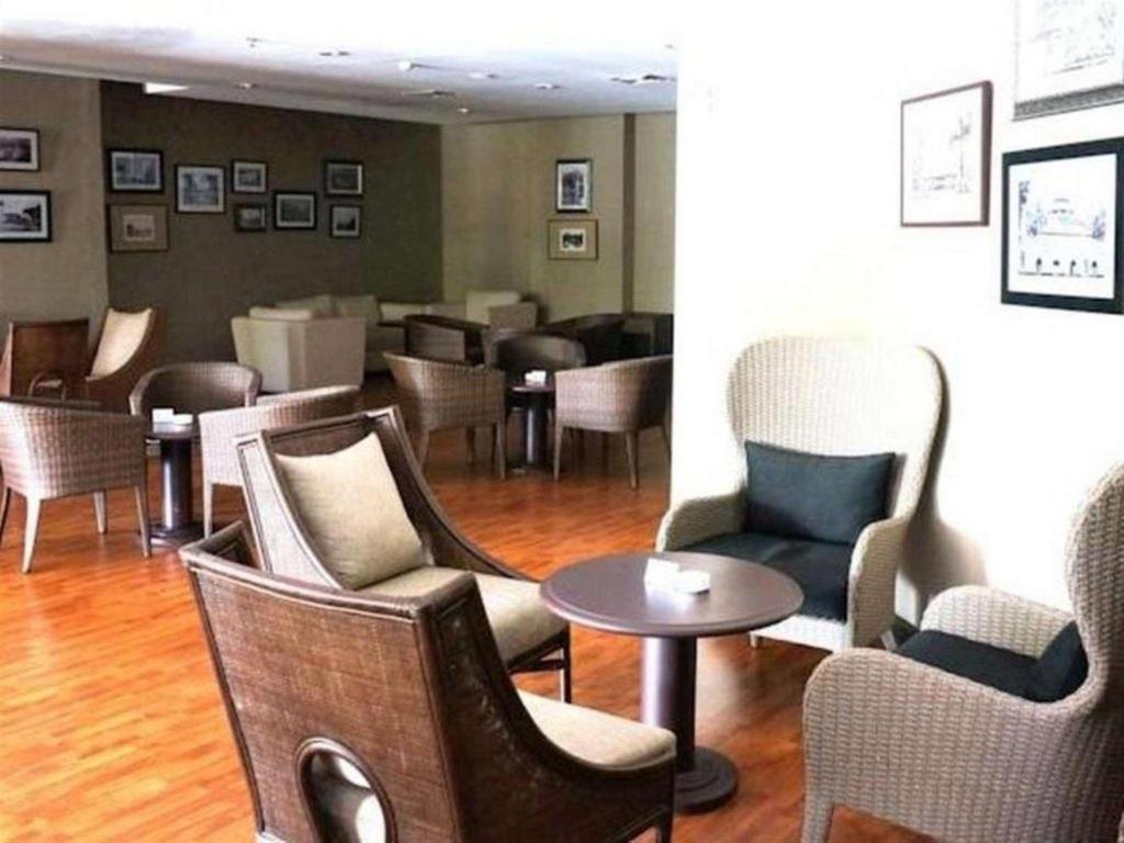 Kyriad Bumiminang Hotel Паданг Екстериор снимка