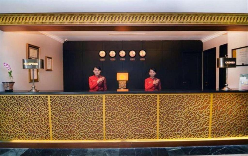 Kyriad Bumiminang Hotel Паданг Екстериор снимка