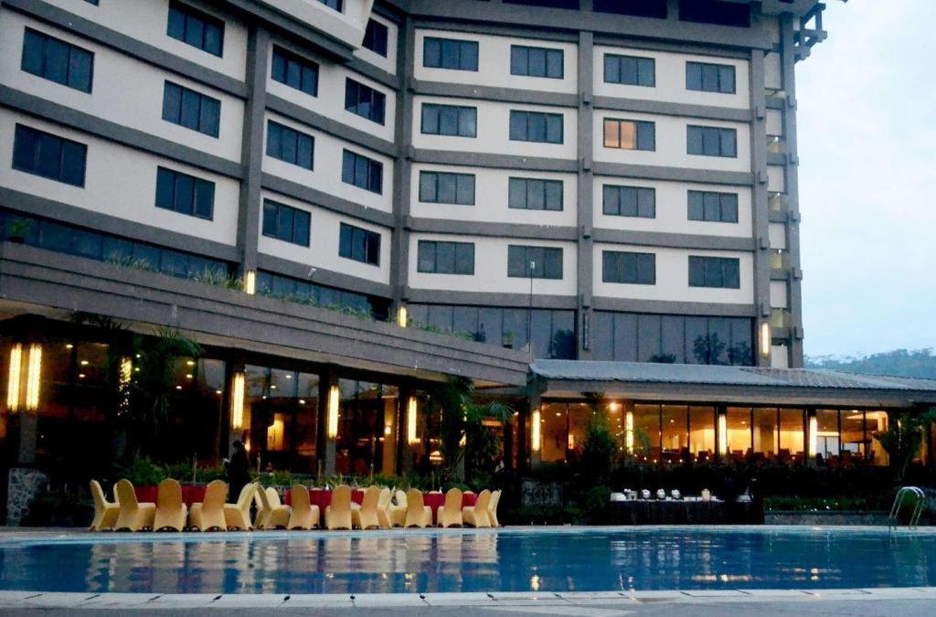 Kyriad Bumiminang Hotel Паданг Екстериор снимка