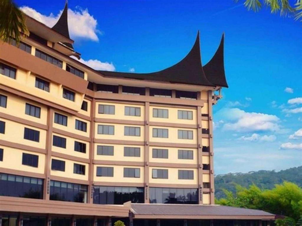 Kyriad Bumiminang Hotel Паданг Екстериор снимка