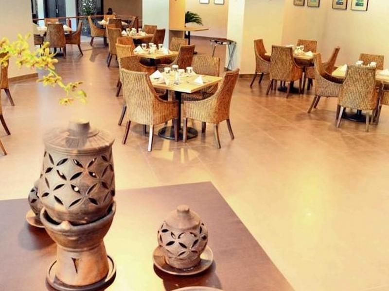 Kyriad Bumiminang Hotel Паданг Екстериор снимка