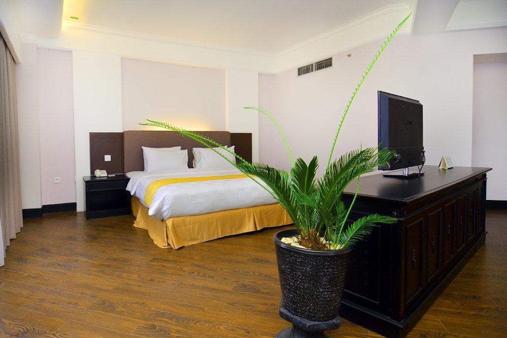 Kyriad Bumiminang Hotel Паданг Екстериор снимка