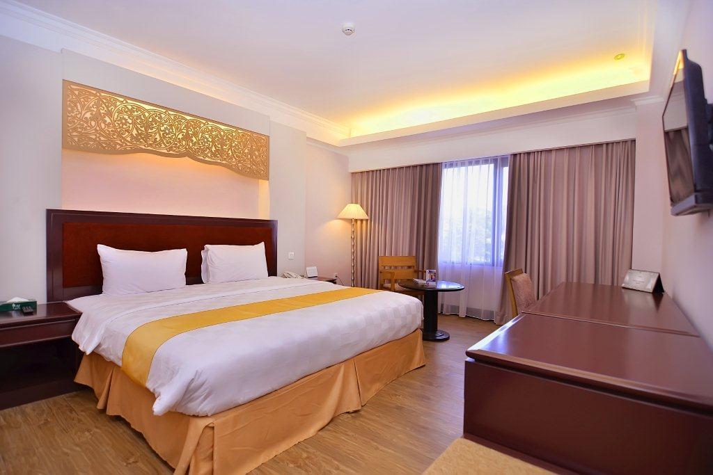 Kyriad Bumiminang Hotel Паданг Екстериор снимка