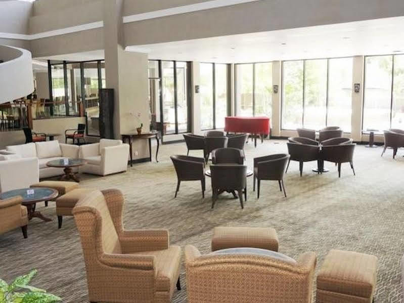 Kyriad Bumiminang Hotel Паданг Екстериор снимка