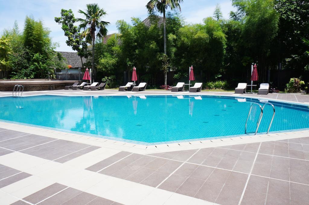 Kyriad Bumiminang Hotel Паданг Екстериор снимка