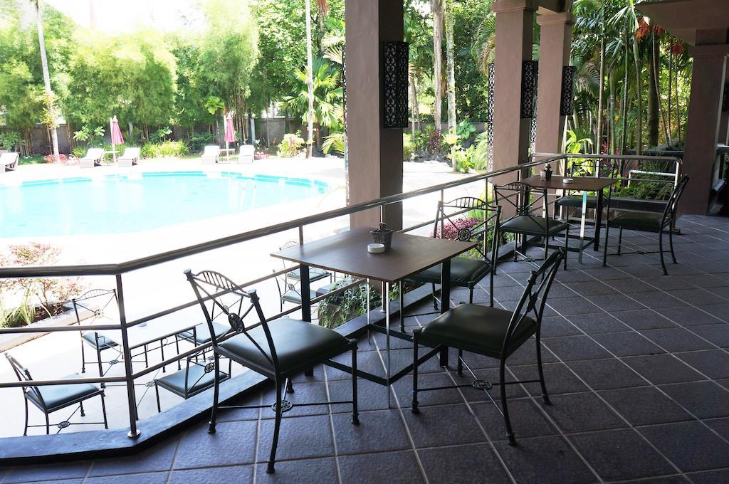 Kyriad Bumiminang Hotel Паданг Екстериор снимка