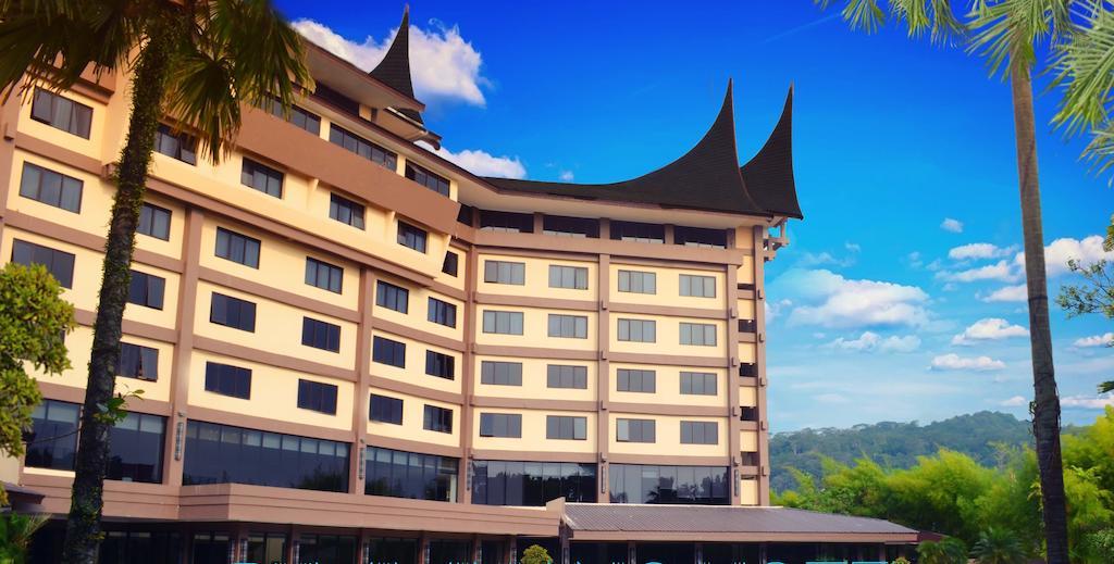 Kyriad Bumiminang Hotel Паданг Екстериор снимка