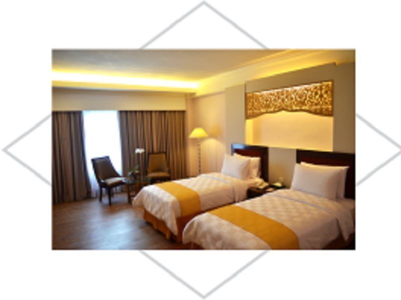 Kyriad Bumiminang Hotel Паданг Екстериор снимка