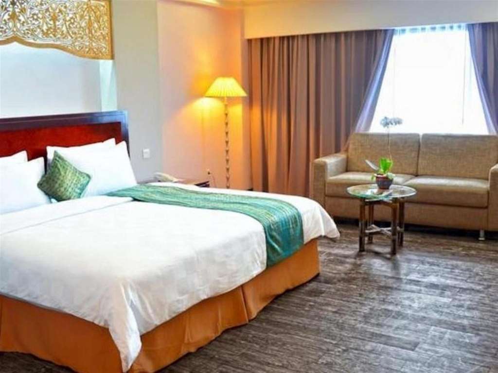 Kyriad Bumiminang Hotel Паданг Стая снимка
