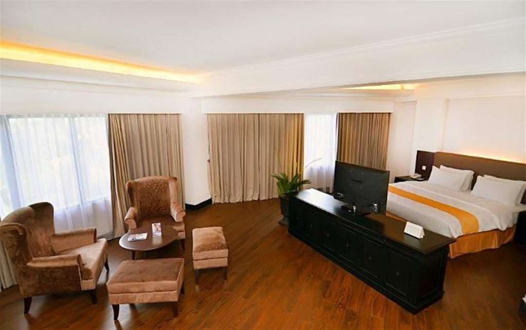 Kyriad Bumiminang Hotel Паданг Стая снимка