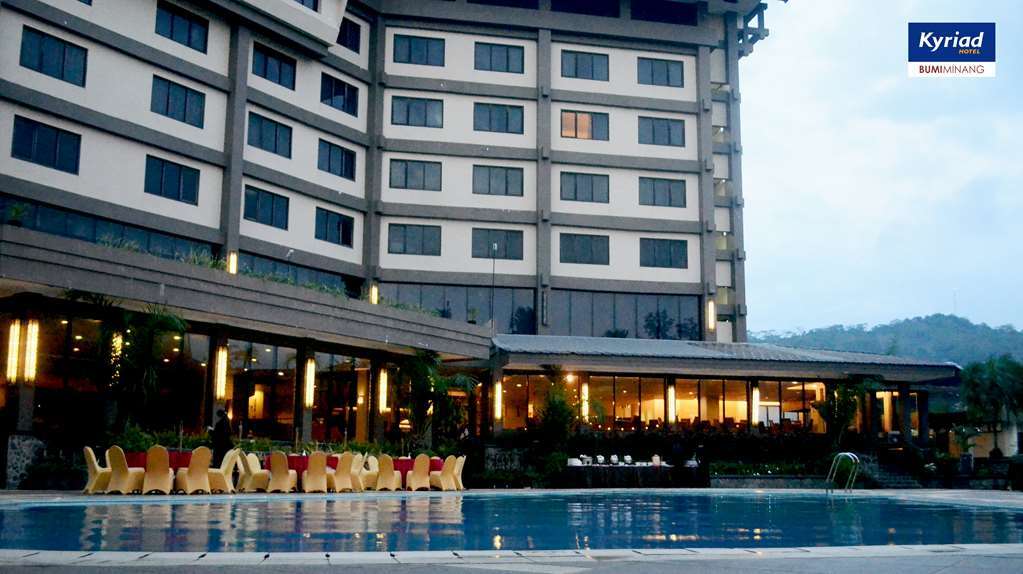 Kyriad Bumiminang Hotel Паданг Съоръжения снимка